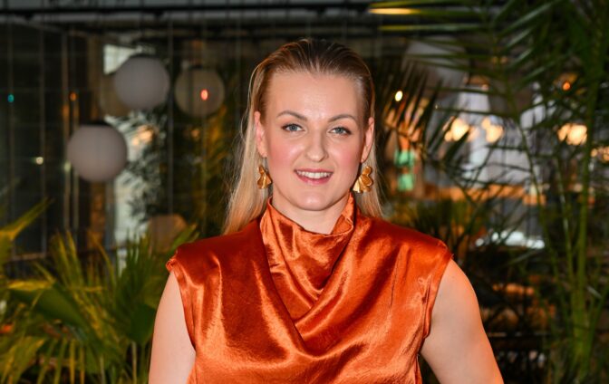 Jenni Poikelus: ”Elämä yllätti vauvalla” – ultraäänikuvassa huvittava yksityiskohta