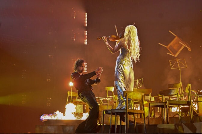 Tiesitkö tätä UMK-kulisseista? ”Ninjat” avustivat voittajaesityksessä