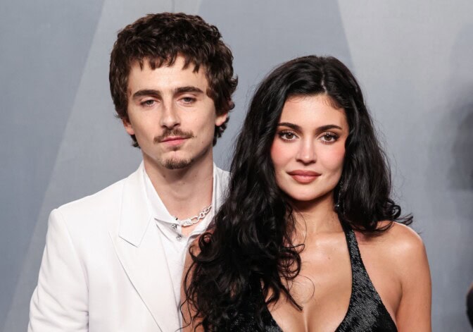 Kylie Jenner ja Timothée Chalamet lemmenlomalla – kumpikin julkaisi omia somekuvia rannalta