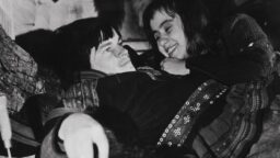 ”Terve vasikka paloiteltiin oikeasti” – Rauni Mollbergin julmat ohjausmetodit sisälsivät väkivaltaa ihmisiä ja eläimiä kohtaan