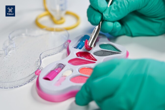 Tullin shokkipaljastus Suomeen tulevasta kosmetiikasta – jatkossa etsitään jopa asbestia