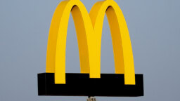 Mäkkärin jättiläishampurilainen rantautui Suomeen – kalorimäärä huimaa päätä