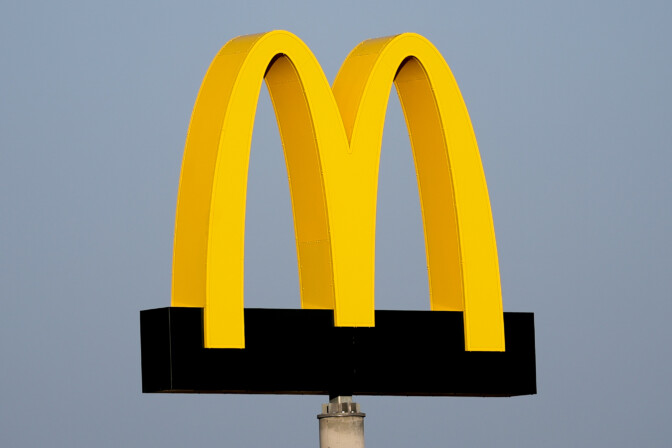 Mäkkärin jättiläishampurilainen rantautui Suomeen – kalorimäärä huimaa päätä