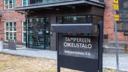 Poika antoi äidilleen vettä sairaalassa – tuomittiin pahoinpitelystä