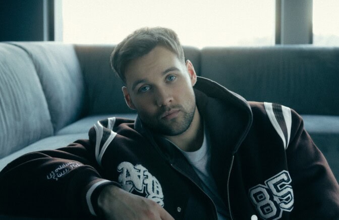 ”Ahti on se poitsu!” – räppäri paljasti asuvalinnallaan olevansa se, josta Sanni laulaa