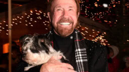 ”Chuck Norris ei vedä vessaa, vaan…” – julkisuuden henkilöt muistelevat Chuck Norrisia