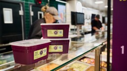 Nämä S- ja K-ryhmän kaupat ottavat käyttöön hintavat rasiat ruokatiskeille – yhden rasian pantti 3 euroa