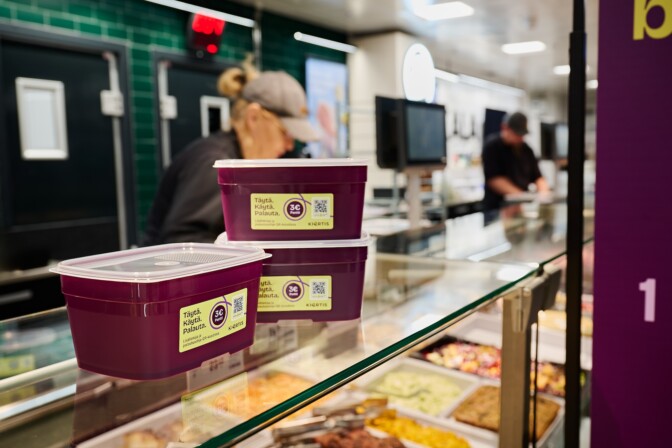 Nämä S- ja K-ryhmän kaupat ottavat käyttöön hintavat rasiat ruokatiskeille – yhden rasian pantti 3 euroa