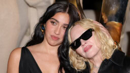 Madonnan tytär edusti ilman rintaliivejä täysin läpinäkyvässä asussa