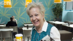 ”Härski ämmä” – kokoomuspoliitikon lähes 15 vuotta jatkunut tuhansien eurojen kuukausittainen tuki herättää raivoa