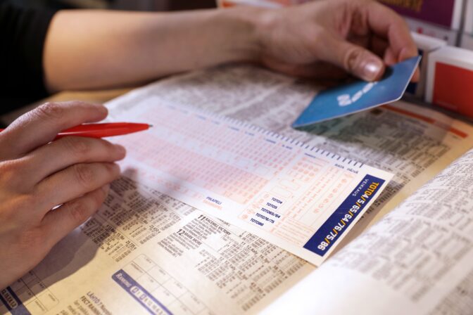 Hurja Toto-ilta: kymmenen täysosumaa ja 162 000 euron suurvoitto Suomen pienimpään kaupunkiin