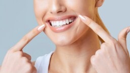 Painajaismainen tilanne missikilpailussa – hampaat putosivat