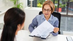 Kokenut headhunter paljasti: rekrytoija vilkaisee CV:n läpi 7 sekunnissa – näin pääset jatkoon