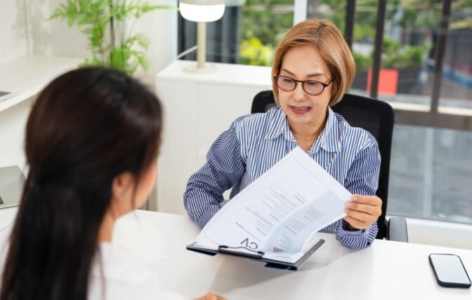 Kokenut headhunter paljasti: rekrytoija vilkaisee CV:n läpi 7 sekunnissa – näin pääset jatkoon
