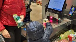 IL: ”Pelotti tosi paljon” – Lidlin vartija vei 9-vuotiaan takahuoneeseen odottamaan poliisia