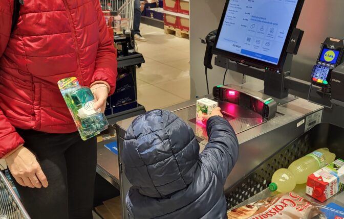 IL: ”Pelotti tosi paljon” – Lidlin vartija vei 9-vuotiaan takahuoneeseen odottamaan poliisia