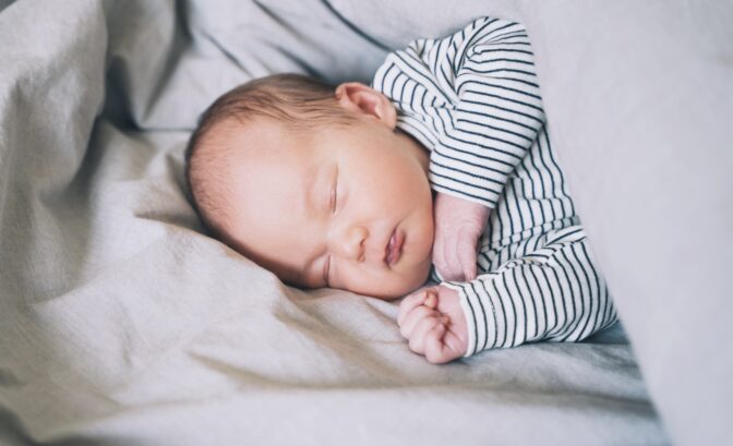 Vauvan uneen liittyvät myytit murrettiin – näistä vanhemmat stressaavat turhaan