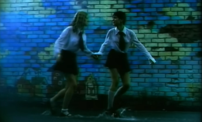 Muistatko tyttörakkautta tihkuneen t.A.T.u.-yhtyeen? Tältä he näyttävät nyt