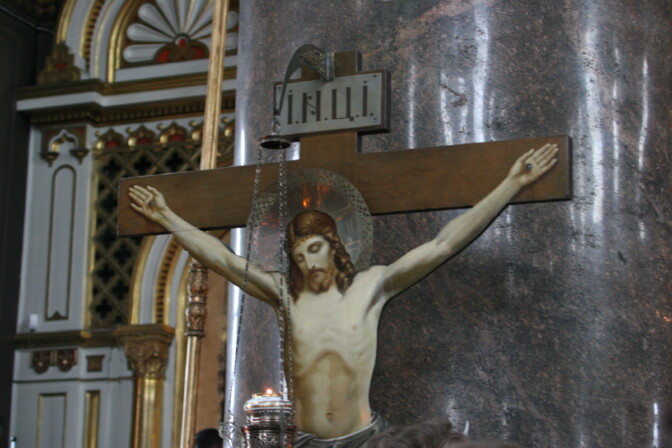 Kansa raivostui kirkonmenojen muutoksesta – uusia toimituksia muun muassa luonnon puolesta rukoilu ja baby shower