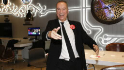 Ile Vainion ”uutuuslevy” sisältää muun muassa Päivi Räsäsen kanssa esitetyn dueton ”Homojen häät”