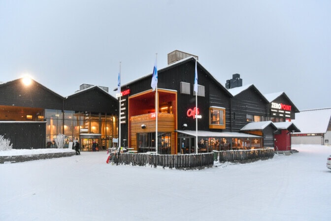 Yle: ”Jalattomassa kunnossa olevat kuljetetaan makuuasennossa” – humalaiset laskijat teettävät töitä Levillä