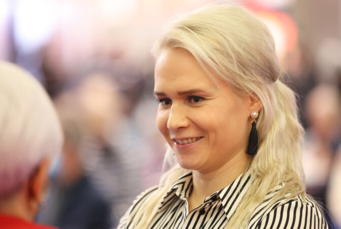 Petra Olli paljasti ilouutisen: vauva tulossa