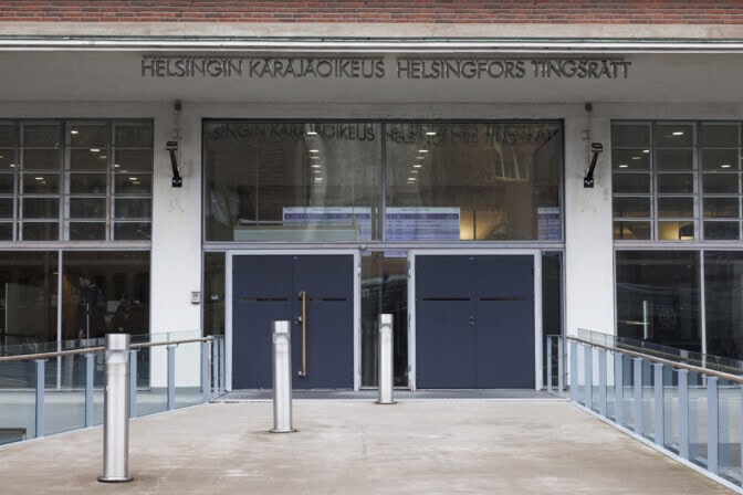 Mies paleltui kuoliaaksi parvekkeellaan – kaveri jätti hänet t-paidassa pakkaseen