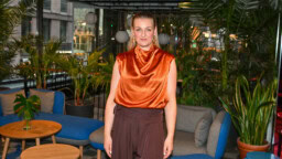 ”Hyvää limpskaa” – vauvaa odottava Jenni Poikelus ja Veronica Verho lomailivat Kreikassa