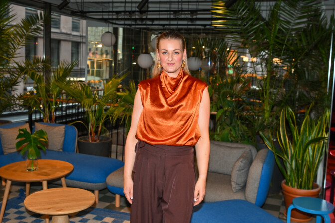 ”Hyvää limpskaa” – vauvaa odottava Jenni Poikelus ja Veronica Verho lomailivat Kreikassa