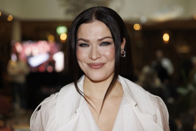 ”Kun elo antaa avokämmentä” – Jenni Vartiainen vihjaa tulevasta