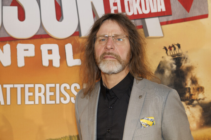 Jone Nikula ei sydänkohtauksen saatuaan halunnut kakata sohvalle – siirtyi lattialle kuolemaan