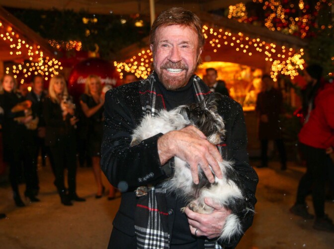 Some näytti rumat kasvonsa – Chuck Norrisin perhe pyytää valehtelijoita lopettamaan