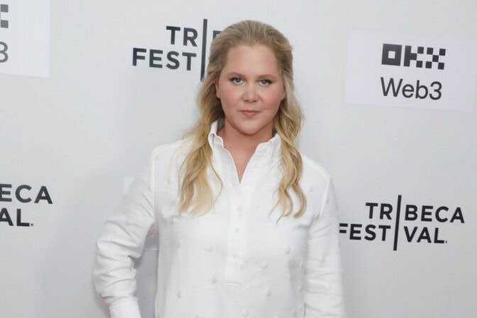”Onko jo tarpeeksi janoinen?” – Amy Schumer pudotti 23 kiloa ja julkaisi uimapukukuvansa