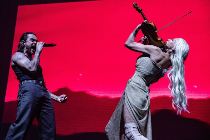 IS: Millaisissa väleissä viisuedustajamme ovat? Lähipiiri kertoo asian oikean laidan