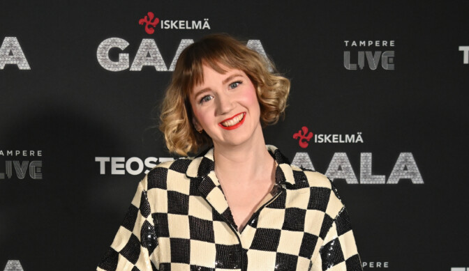 ”Ihana äiti” – Anniina Valtosen raskausvatsa hurmaa