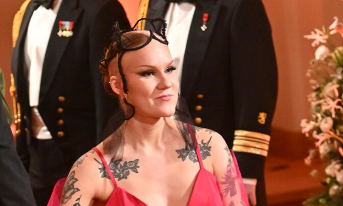 Vasemmiston kansanedustaja turhautui persujen puheenvuoroihin: ”haluan juua viinaa kahella käellä”