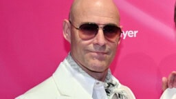 ”Maistuu siltä, kuin sekoittaisi kusta ja tärpättiä ja lisäisi sitä maitoon” – smoothieilla elävä Jussi Rainio arvostelee toisen trendijuoman