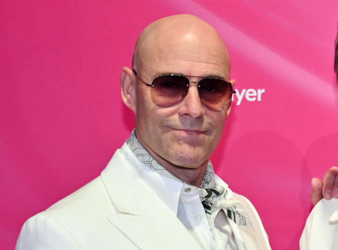 ”Maistuu siltä, kuin sekoittaisi kusta ja tärpättiä ja lisäisi sitä maitoon” – smoothieilla elävä Jussi Rainio arvostelee toisen trendijuoman