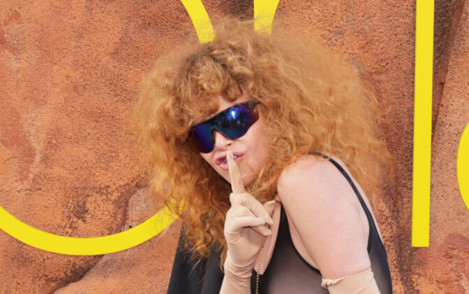 Natasha Lyonne ei kameroita kainostele – toppi ei jättänyt arvailtavaa punaisella matolla