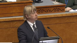 ”Jättäs nyt naisia vähän muillekin” – Virolaispoliitikon frisyyri räjäytti somen