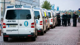 Vappuhölmöilyt alkoivat: 17-vuotias poika otti poliisit kohteekseen – huonostihan siinä kävi