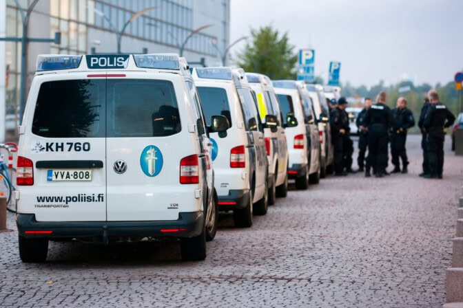 Vappuhölmöilyt alkoivat: 17-vuotias poika otti poliisit kohteekseen – huonostihan siinä kävi