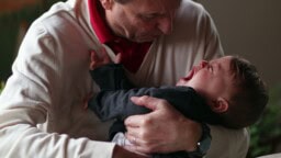 Ovikameran näky yllätti: isovanhemmat palauttivat hoitoon viedyn lapsen yöllä – syyn moni ymmärtää