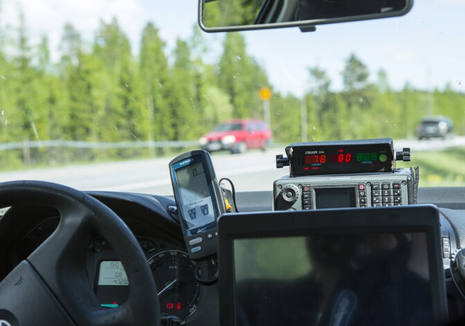 Näin ovelasti poliisi piilotti tutka-auton – tämä jäi monelta kuskilta huomaamatta