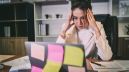 Työttömien työnhakuvelvoite aiheuttaa hakemustulvia – yritykset pelkäävät rekrytoimista