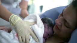 Tiesitkö? Tämä yleinen synnytysasento voi vaikeuttaa synnytystä