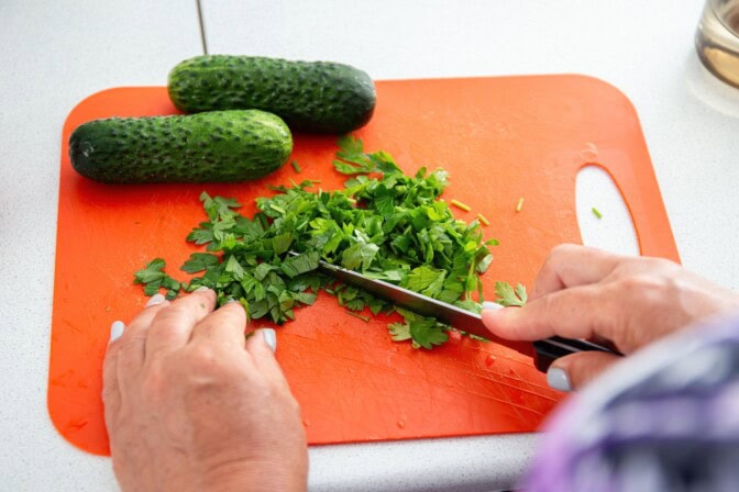 Saatat syödä huomaamattasi muovia – nämä arkiset tavat altistavat mikromuoville