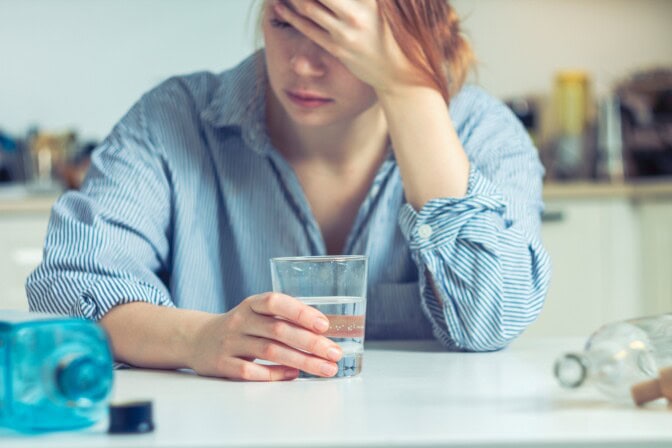 Tuliko krapula? Nämä luonnolliset keinot voivat helpottaa oloa yllättävän nopeasti