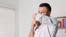 Pierun haistamisella yllättävät terveyshaitat – pahimmillaan sekoittaa koko kehon