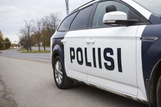 ”Saatte pidättää mut koska vaan” – suomalaisten poliisien videosta somehitti